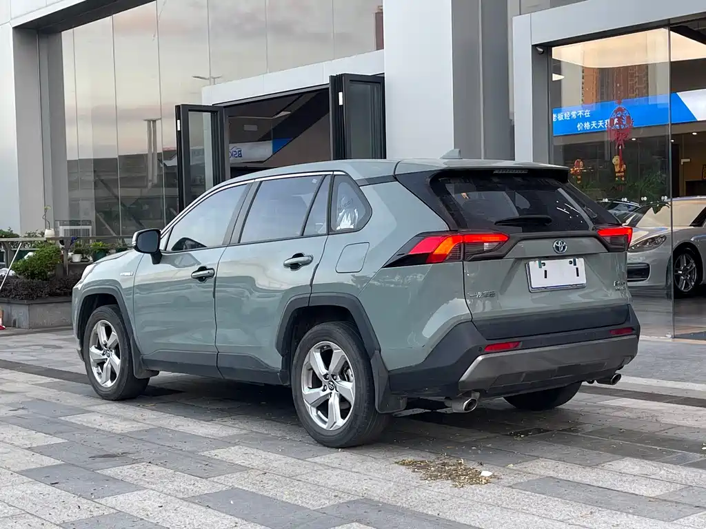 Toyota RAV4 2021 — фото 24
