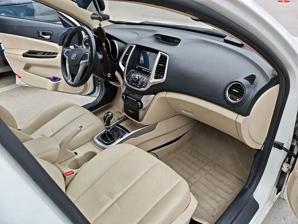 Changan Eado 2015 — фото 12