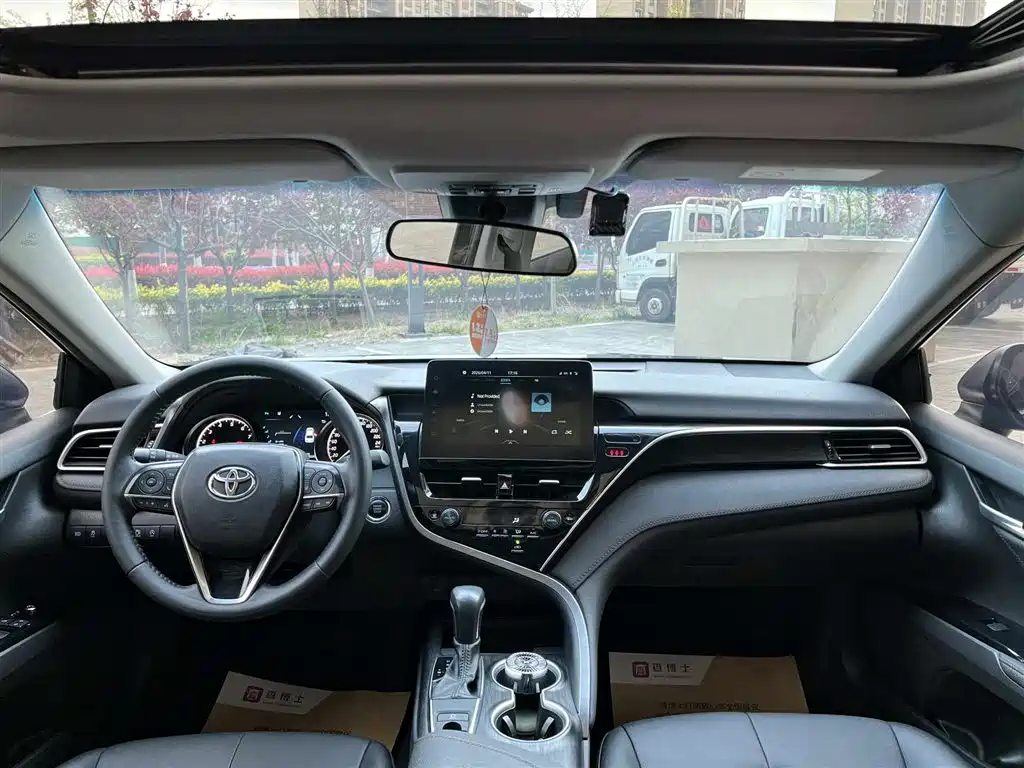 Toyota Camry 2022 — фото 11
