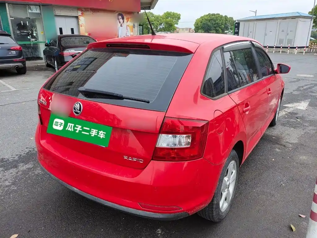 Skoda Rapid Spaceback 2015 — фото 5
