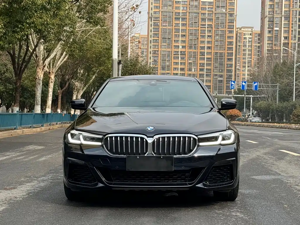 BMW 5 Series 2022 — фото 1