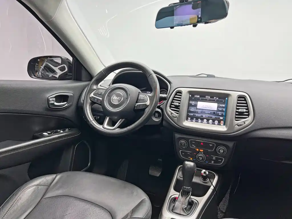 Jeep Compass 2017 — фото 23
