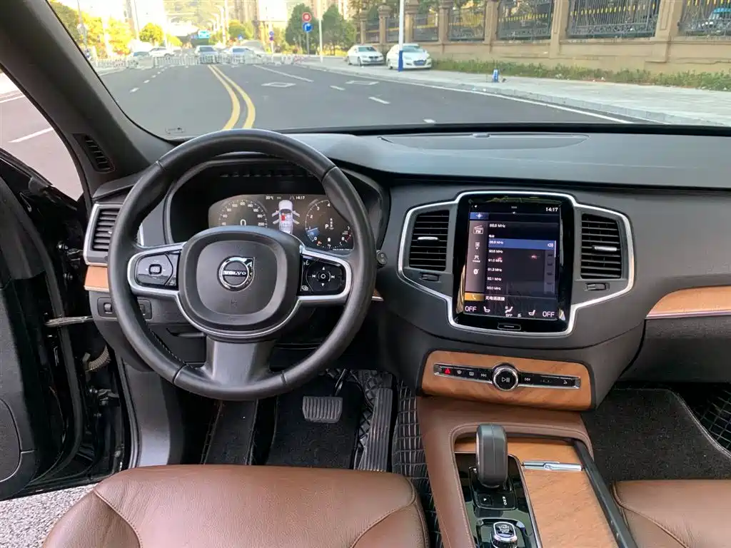 Volvo XC90 2022 — фото 11