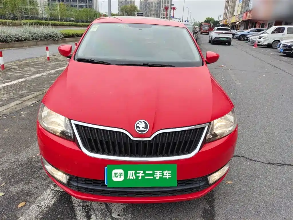 Skoda Rapid Spaceback 2015 — фото 3