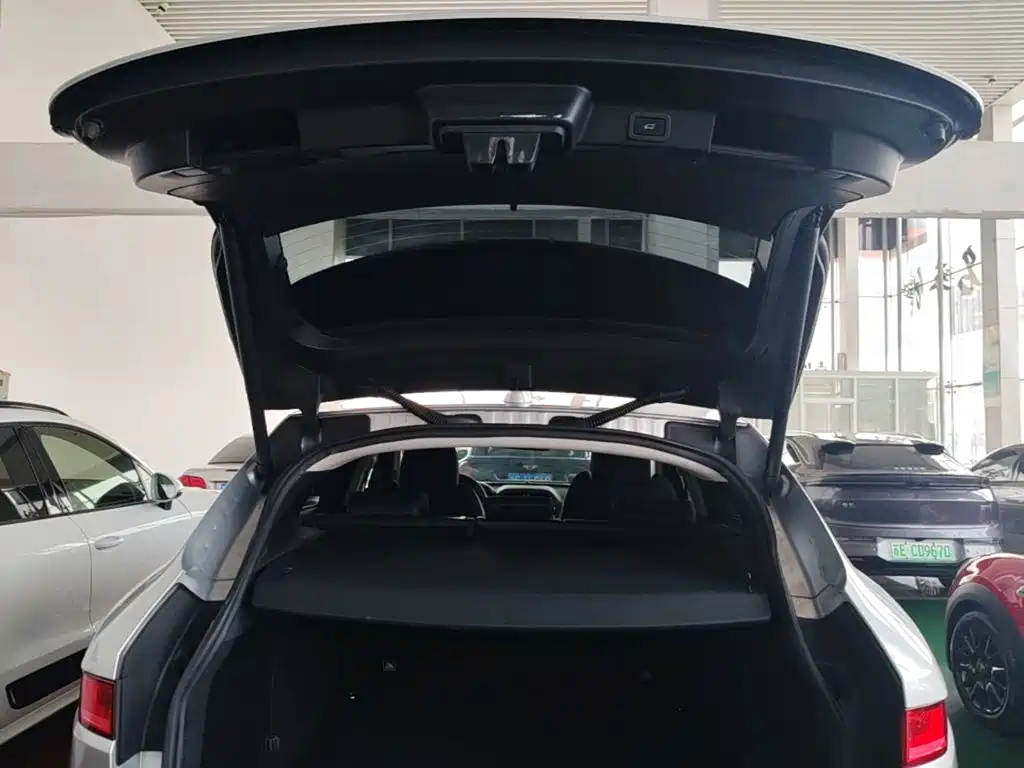 Jaguar F-PACE 2017 — фото 19