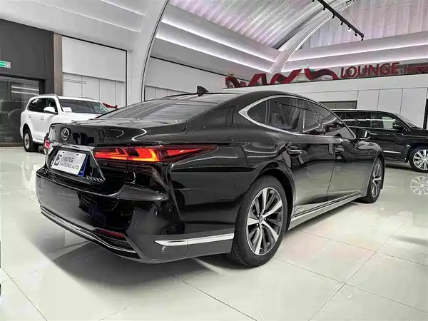 Lexus LS 2022