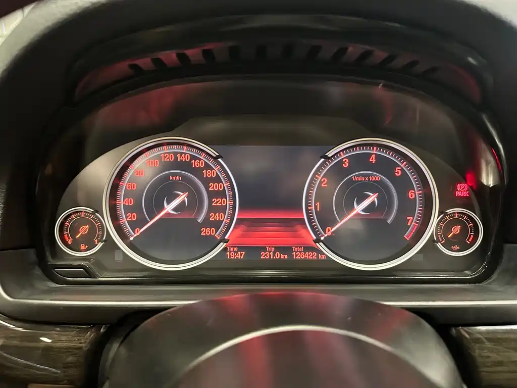 BMW 5 Series 2013 — фото 11