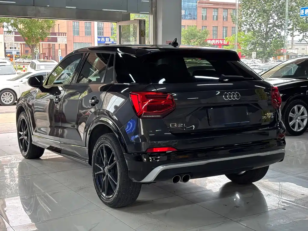 Audi Q2L 2019