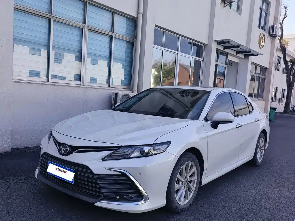 Toyota Camry 2022 — фото 3