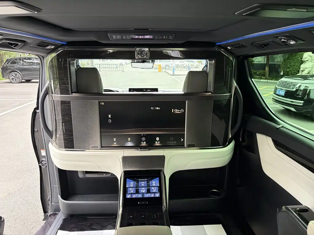 Lexus LM 2021 — фото 17