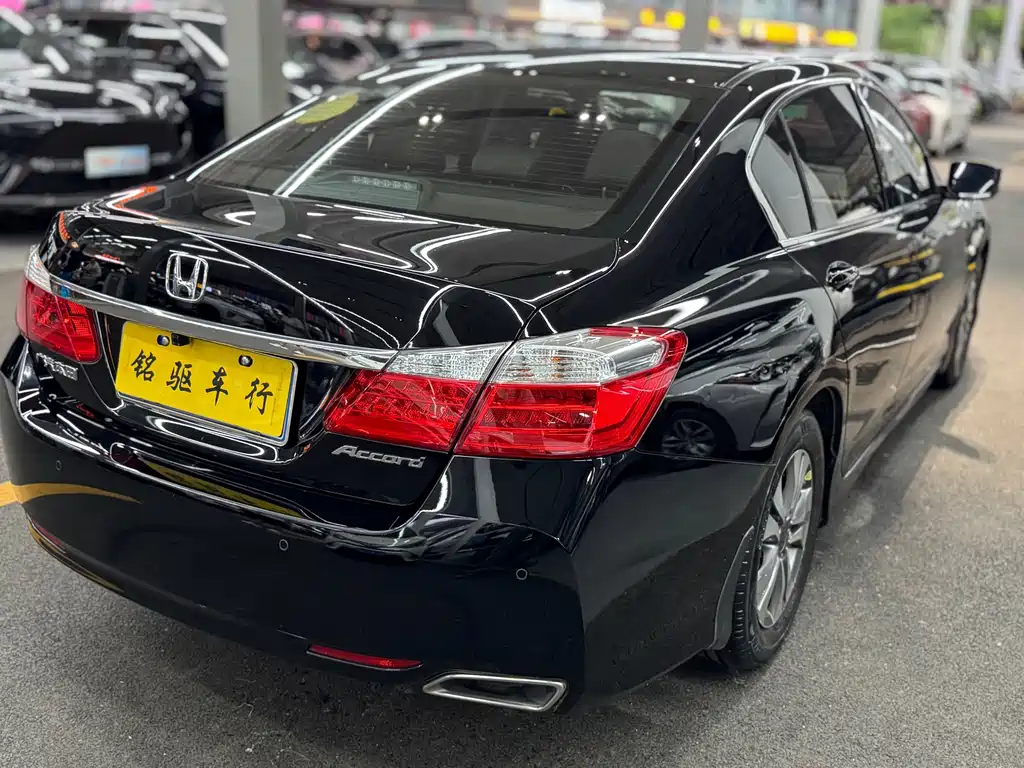 Honda Accord 2015 — фото 7