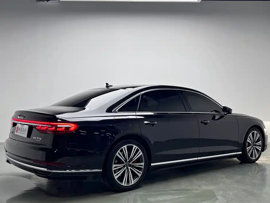 Audi A8 2021 — фото 21