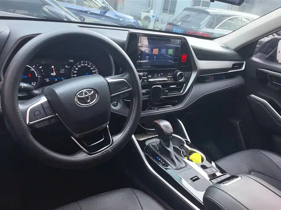 Toyota Highlander 2023 — фото 12