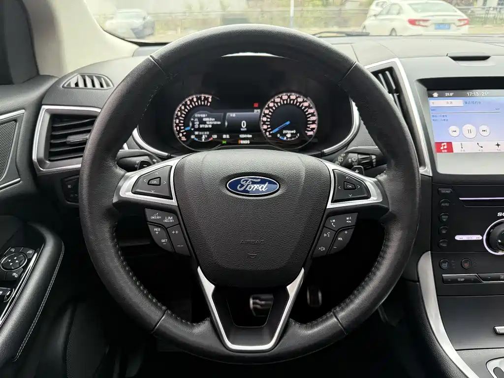 Ford Edge 2017 — фото 16