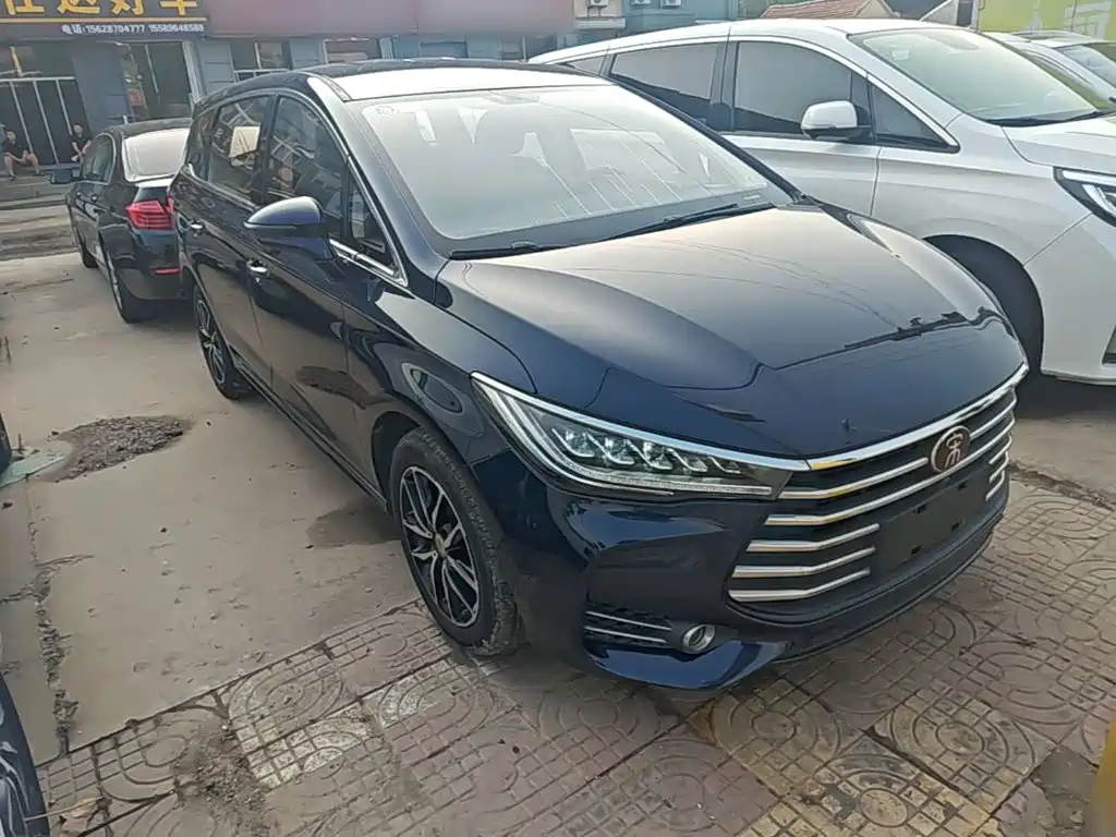 BYD MAX 2018