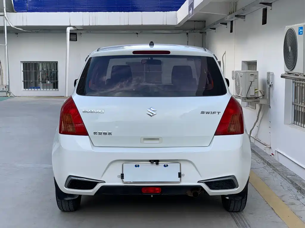 Suzuki Swift 2015 — фото 17