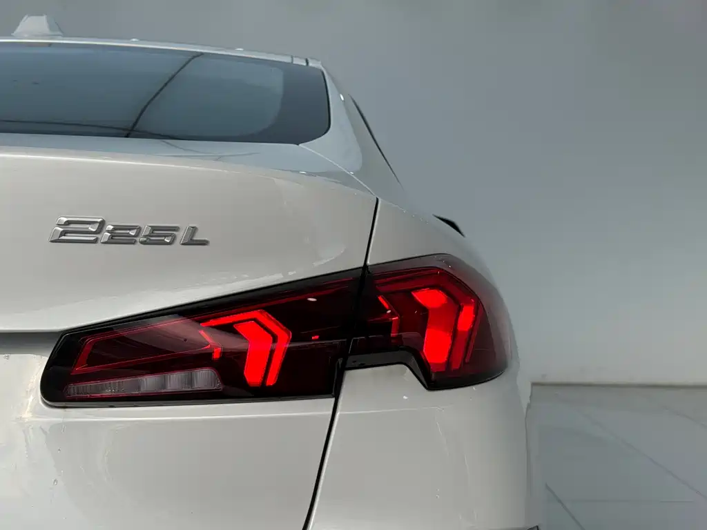 BMW 2 Series 2025 — фото 13