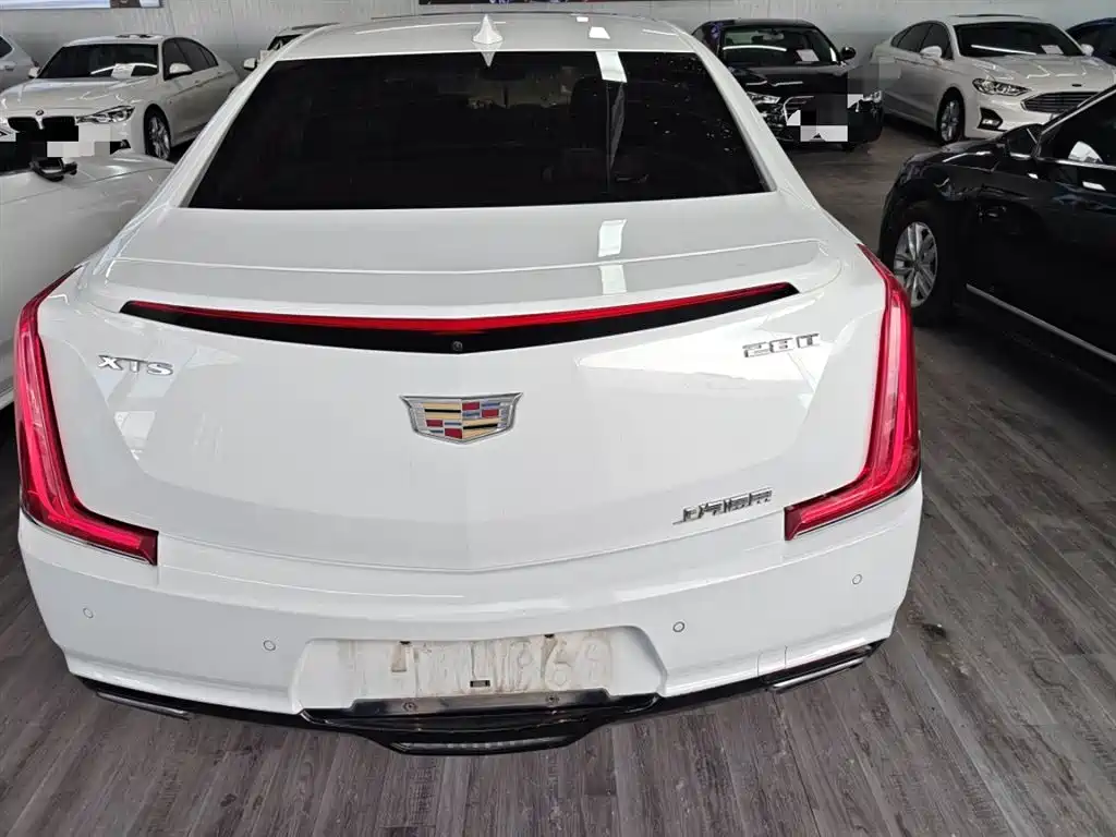 Cadillac XTS 2017 — фото 12