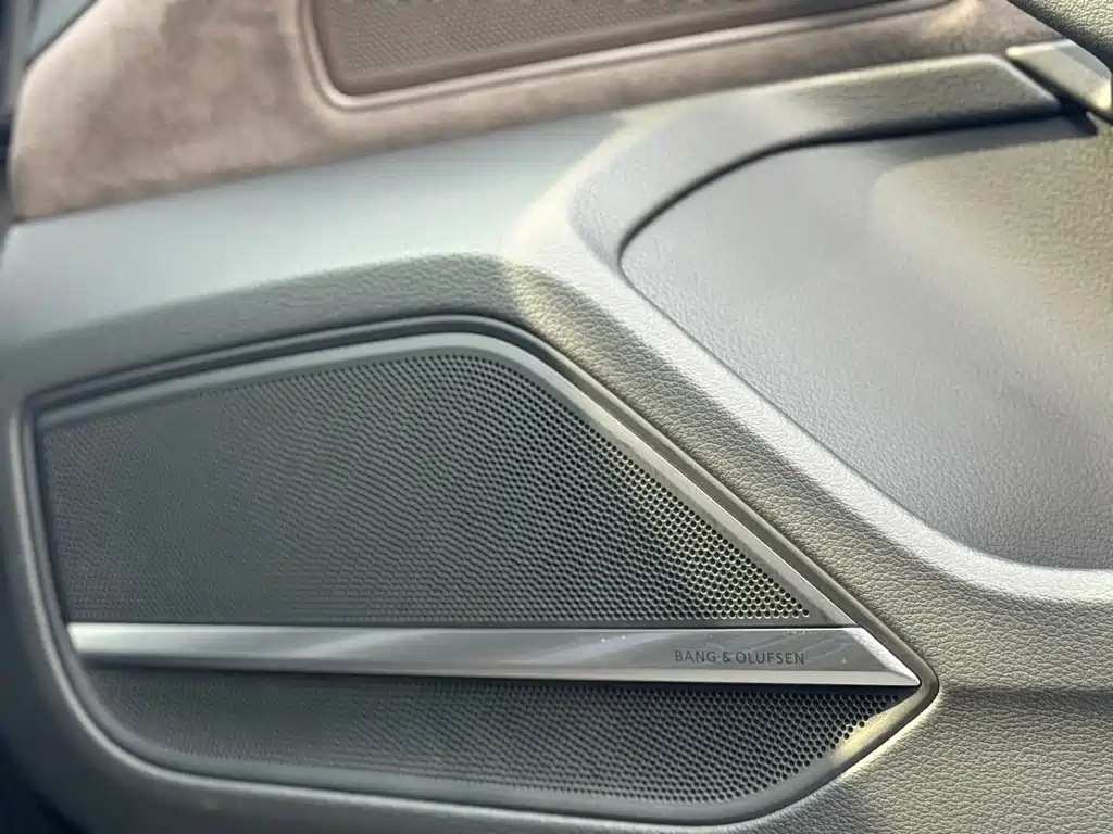 Audi A8 2022 — фото 12