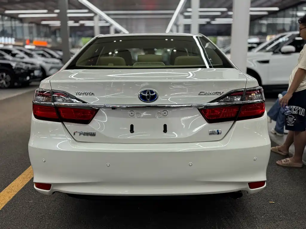 Toyota Camry 2016 — фото 5