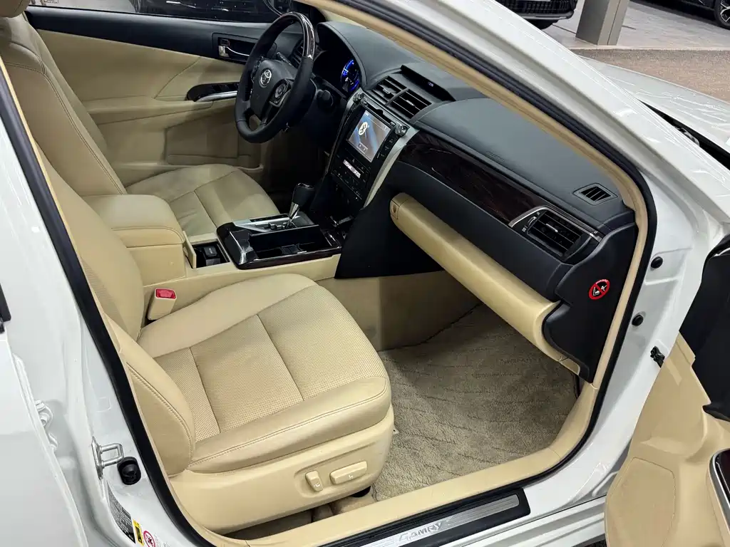 Toyota Camry 2016 — фото 14