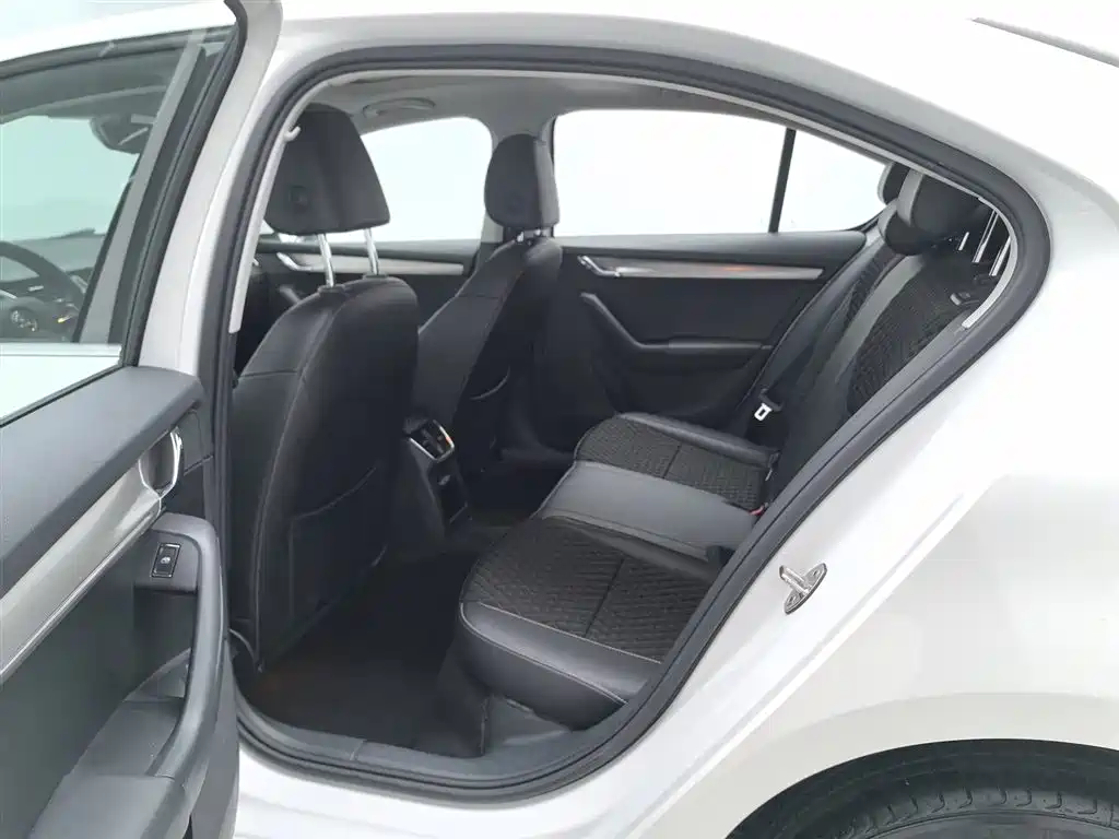 Skoda Octavia 2019 — фото 15