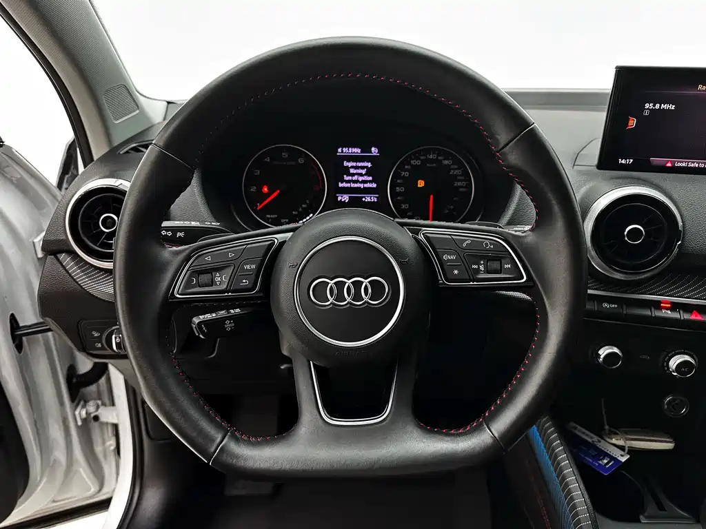 Audi Q2L 2022 — фото 19