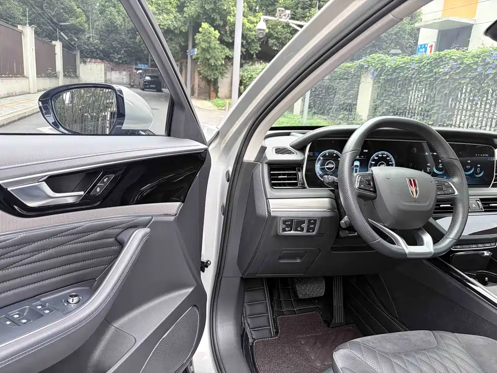 Hongqi HS5 2022
