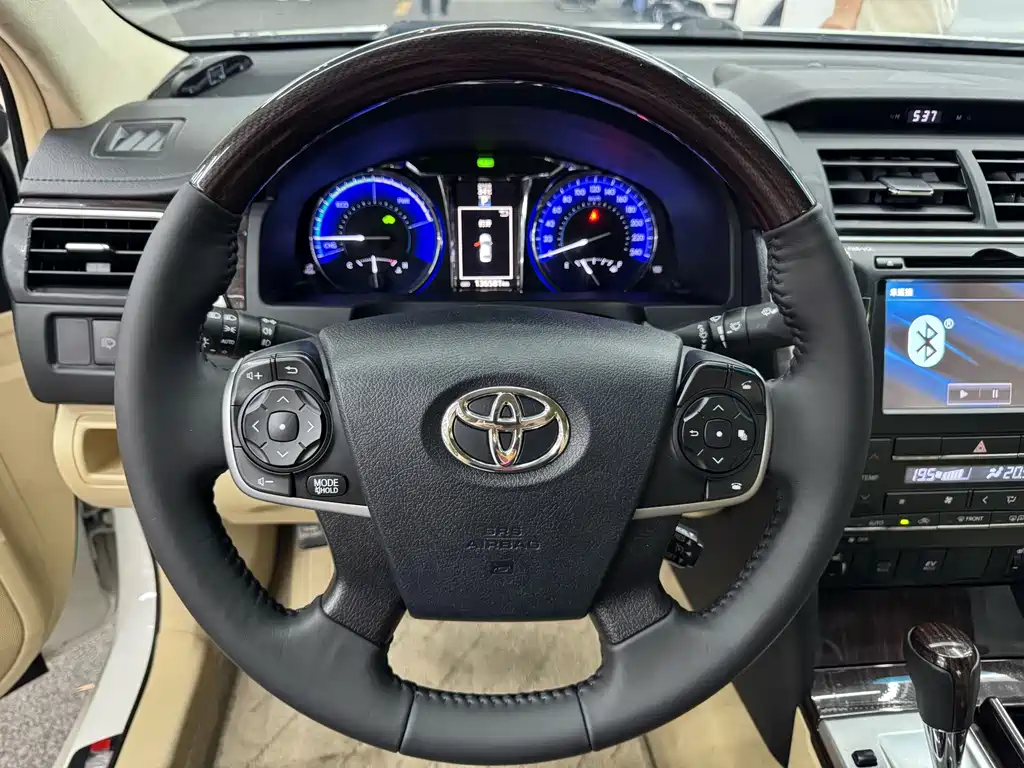 Toyota Camry 2016 — фото 11