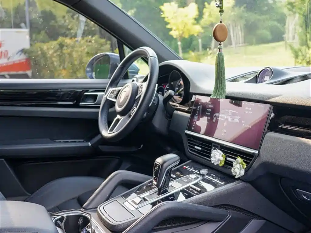 Porsche Cayenne Hybrid 2019 — фото 16