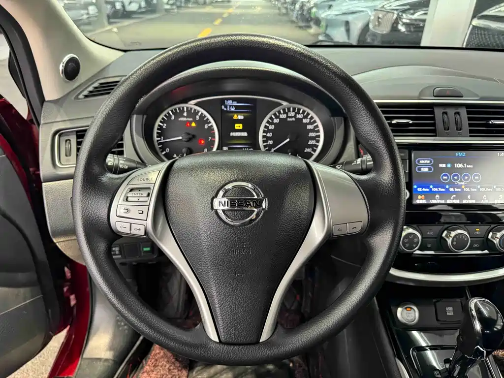 Nissan Tiida 2017 — фото 12