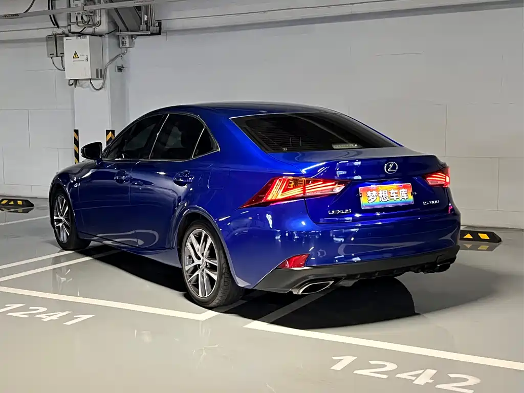 Lexus IS 2018