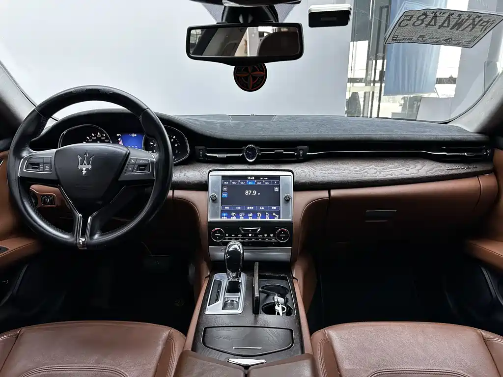 Maserati Quattroporte 2015 — фото 18