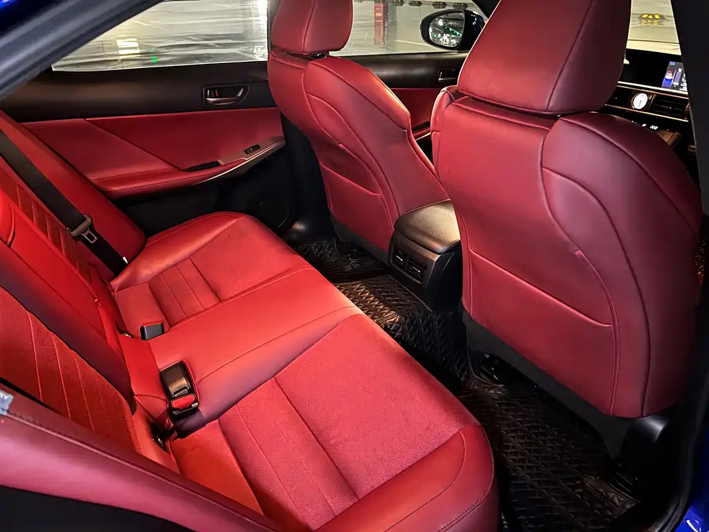 Lexus IS 2018 — фото 12