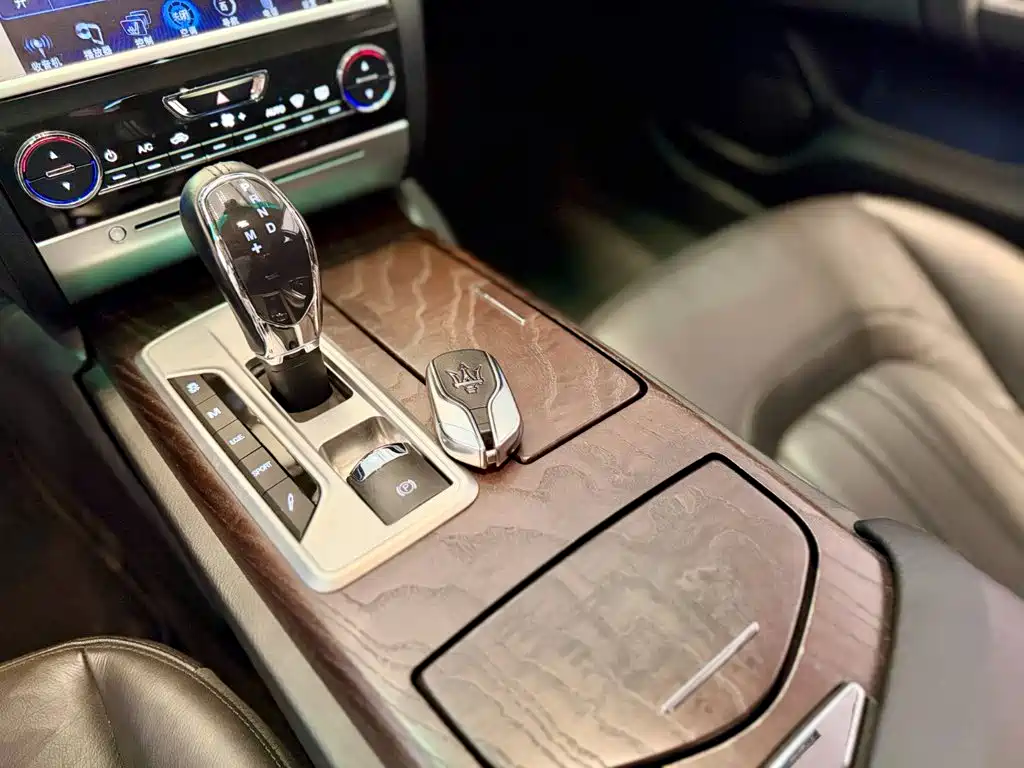 Maserati Quattroporte 2016 — фото 7
