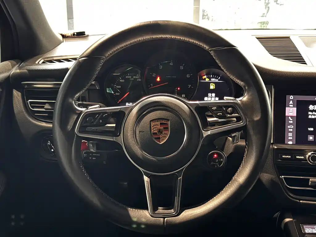Porsche Macan 2018 — фото 12