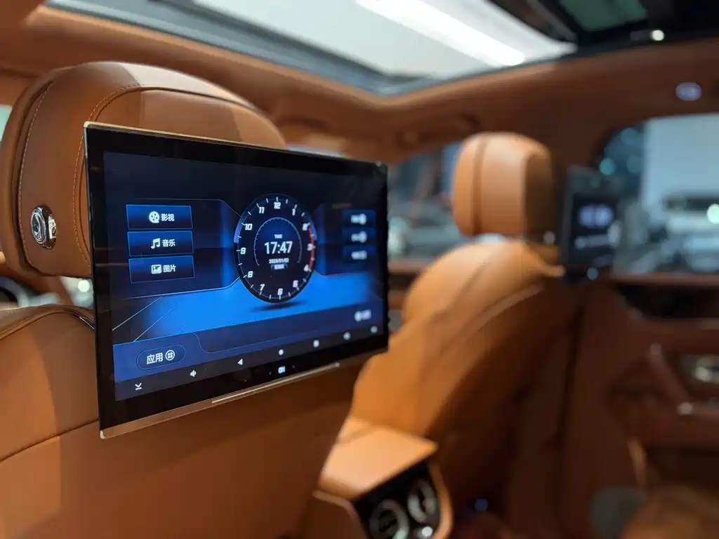 Bentley Bentayga 2018 — фото 17
