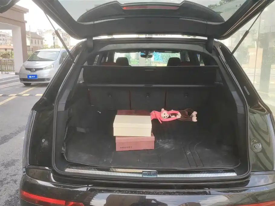 Audi SQ7 2025