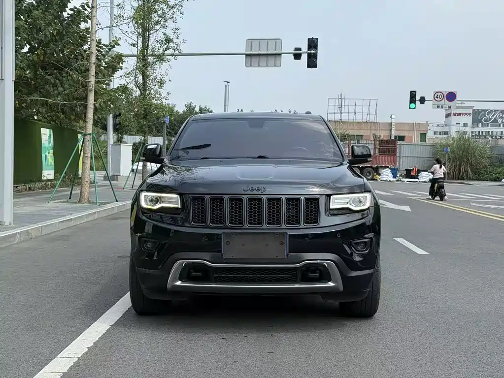 Jeep Grand Cherokee 2013 — фото 2