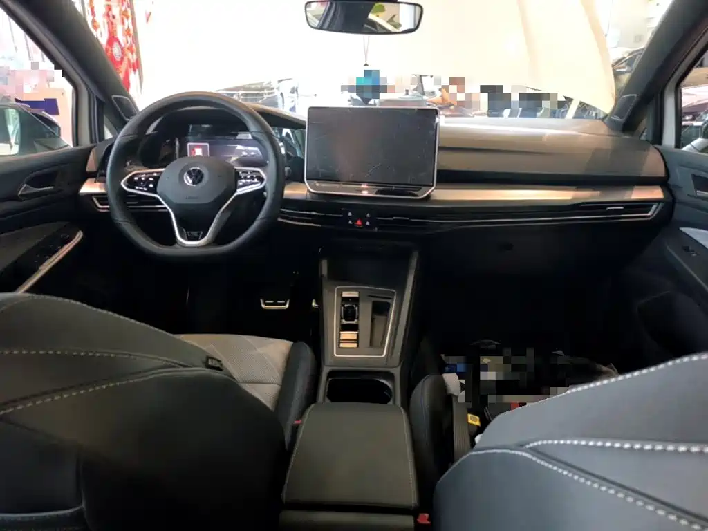 Volkswagen Golf 2025