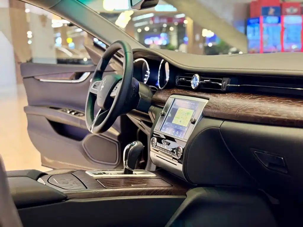 Maserati Quattroporte 2016 — фото 20
