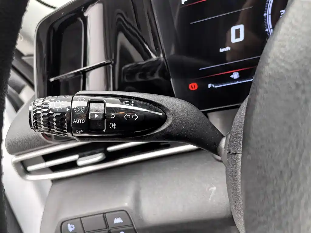 Hyundai Elantra 2023 — фото 21
