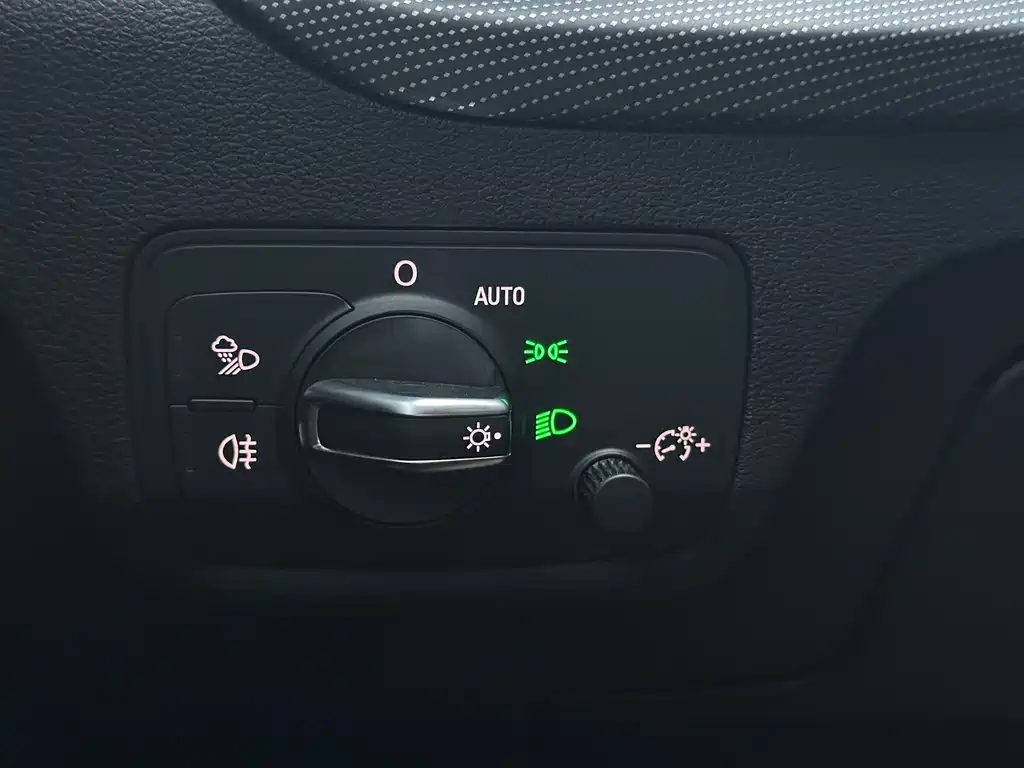 Audi Q2L 2022 — фото 14