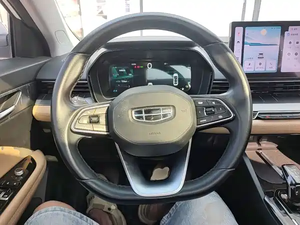 Geely Emgrand L Hip 2024