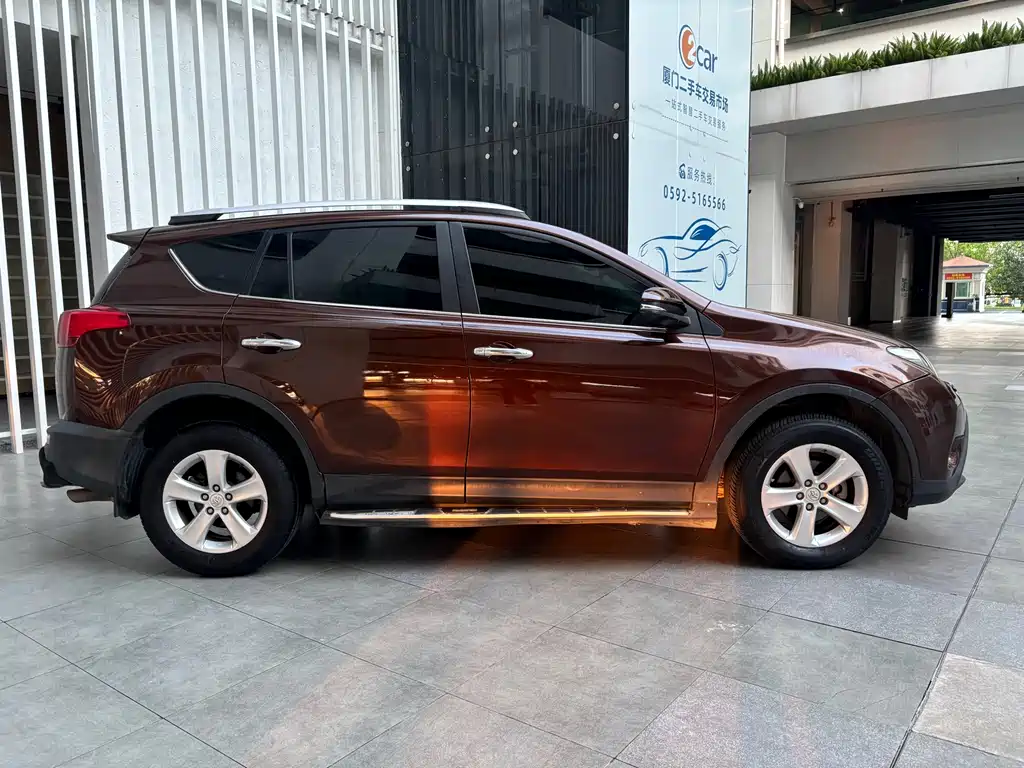 Toyota RAV4 2014 — фото 4