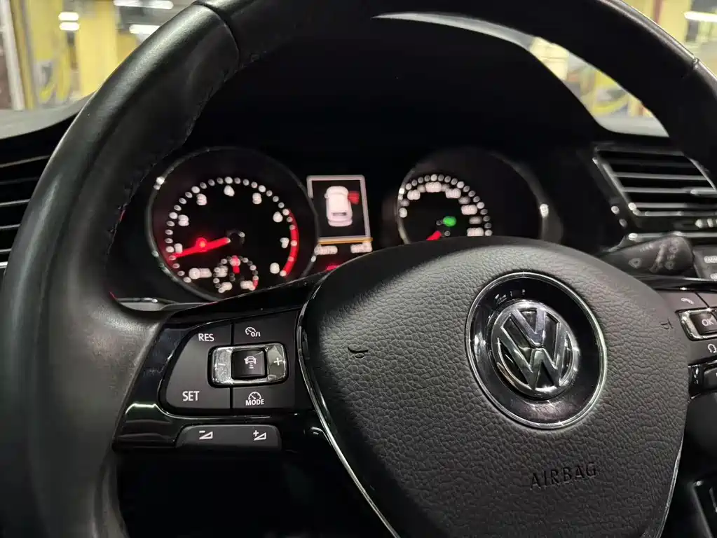 Volkswagen Tiguan L 2017 — фото 8