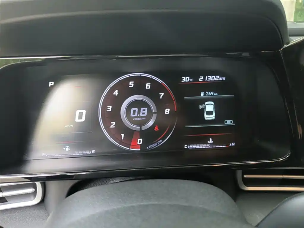 Hyundai Elantra 2022 — фото 12