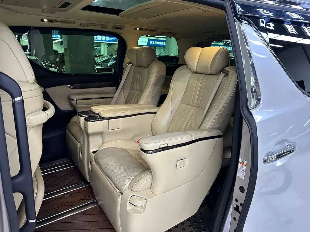 Toyota Vellfire 2020 — фото 13