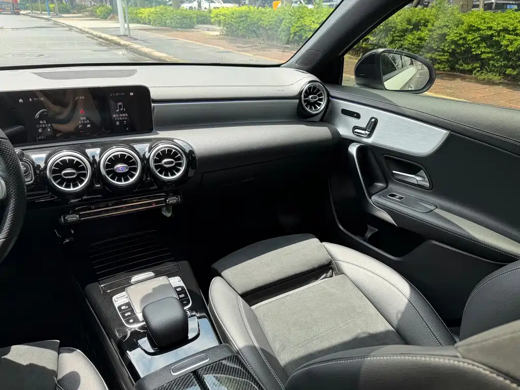 Mercedes-Benz A-Class 2019 — фото 24