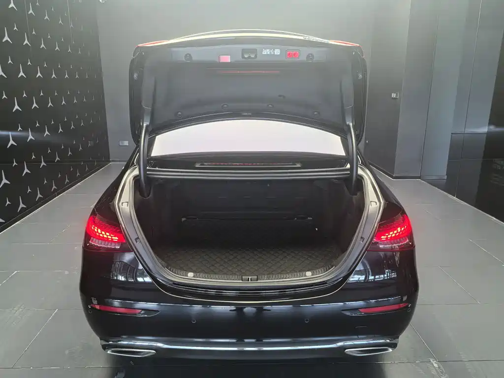 Mercedes-Benz E-Class 2023 — фото 16